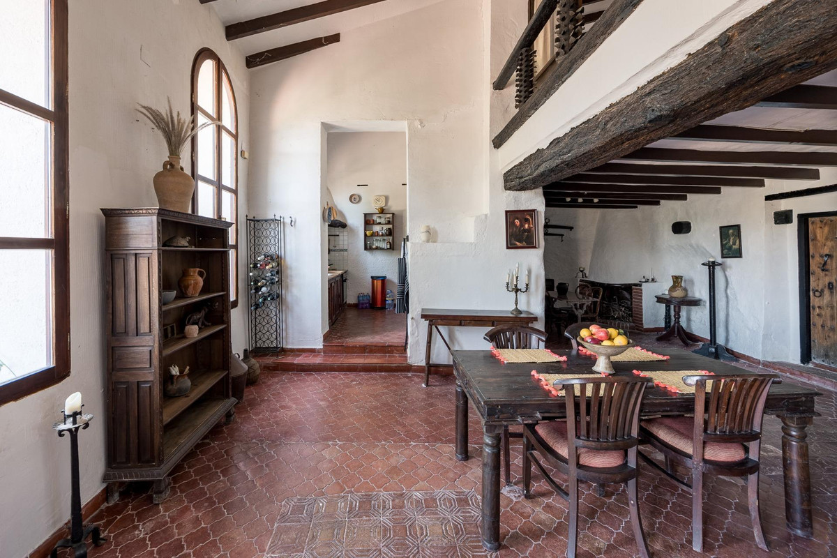 7 Bed Townhouse for sale in Polop Costa Blanca, Alicante, Spain
