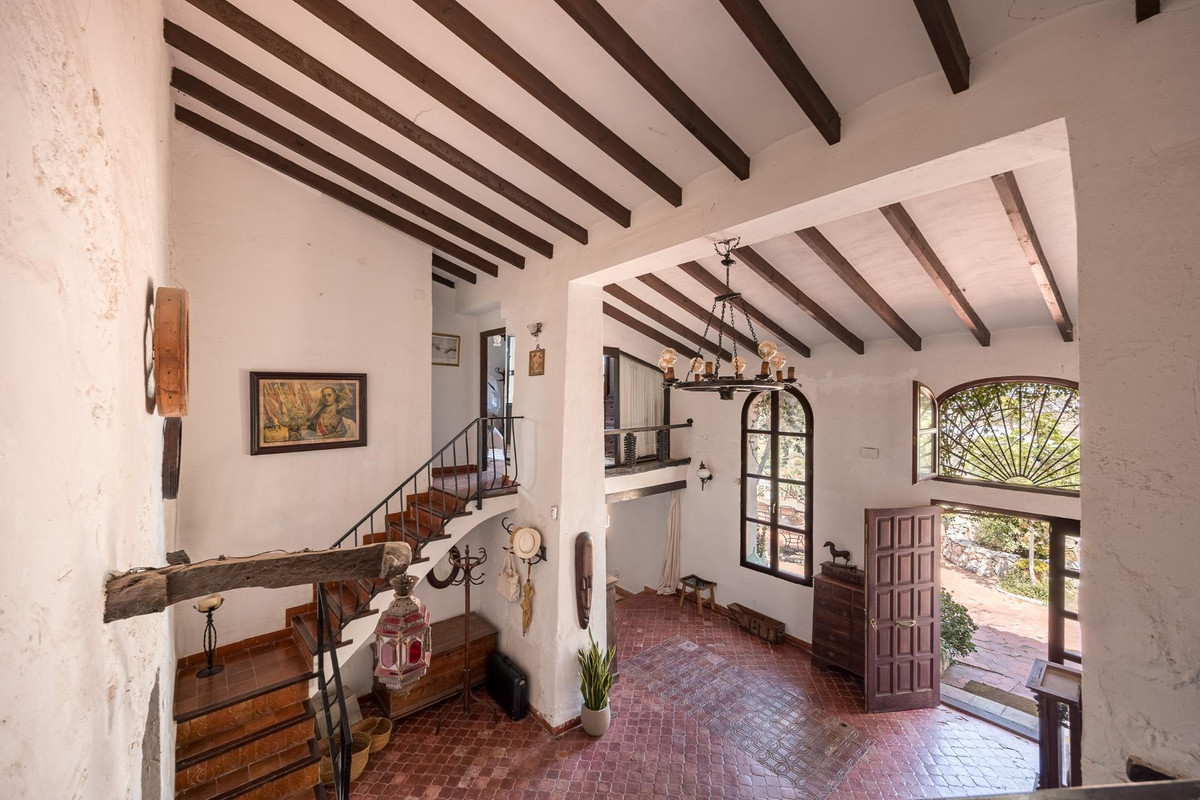 7 Bed Townhouse for sale in Polop Costa Blanca, Alicante, Spain