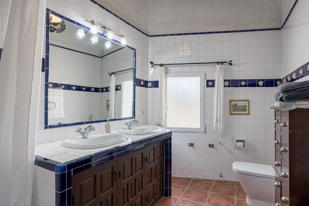 7 Bed Townhouse for sale in Polop Costa Blanca, Alicante, Spain