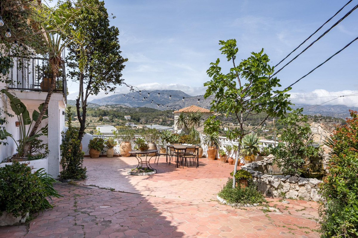 7 Bed Townhouse for sale in Polop Costa Blanca, Alicante, Spain