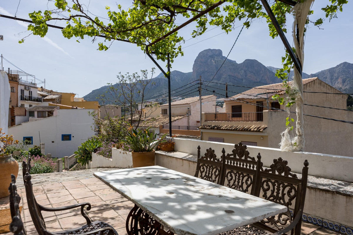 7 Bed Townhouse for sale in Polop Costa Blanca, Alicante, Spain