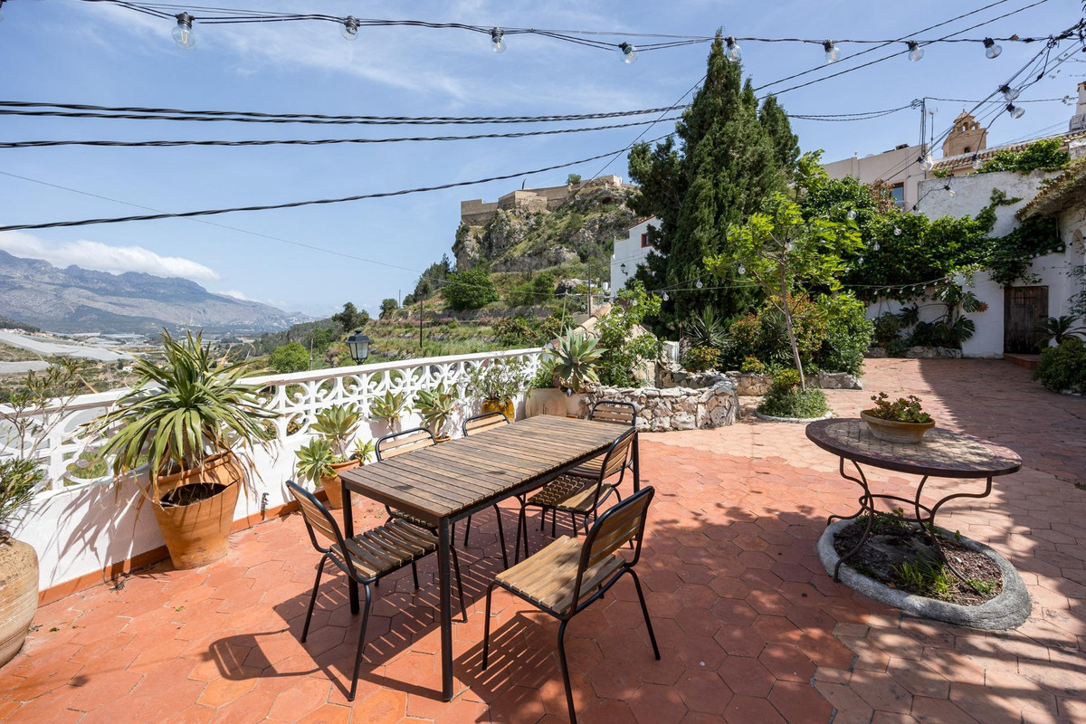 7 Bed Townhouse for sale in Polop Costa Blanca, Alicante, Spain
