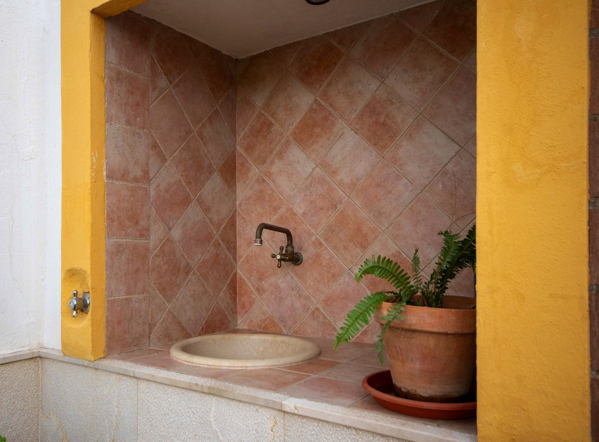 4 Bed Townhouse for sale in Estepona Costa Del Sol, Málaga, Spain