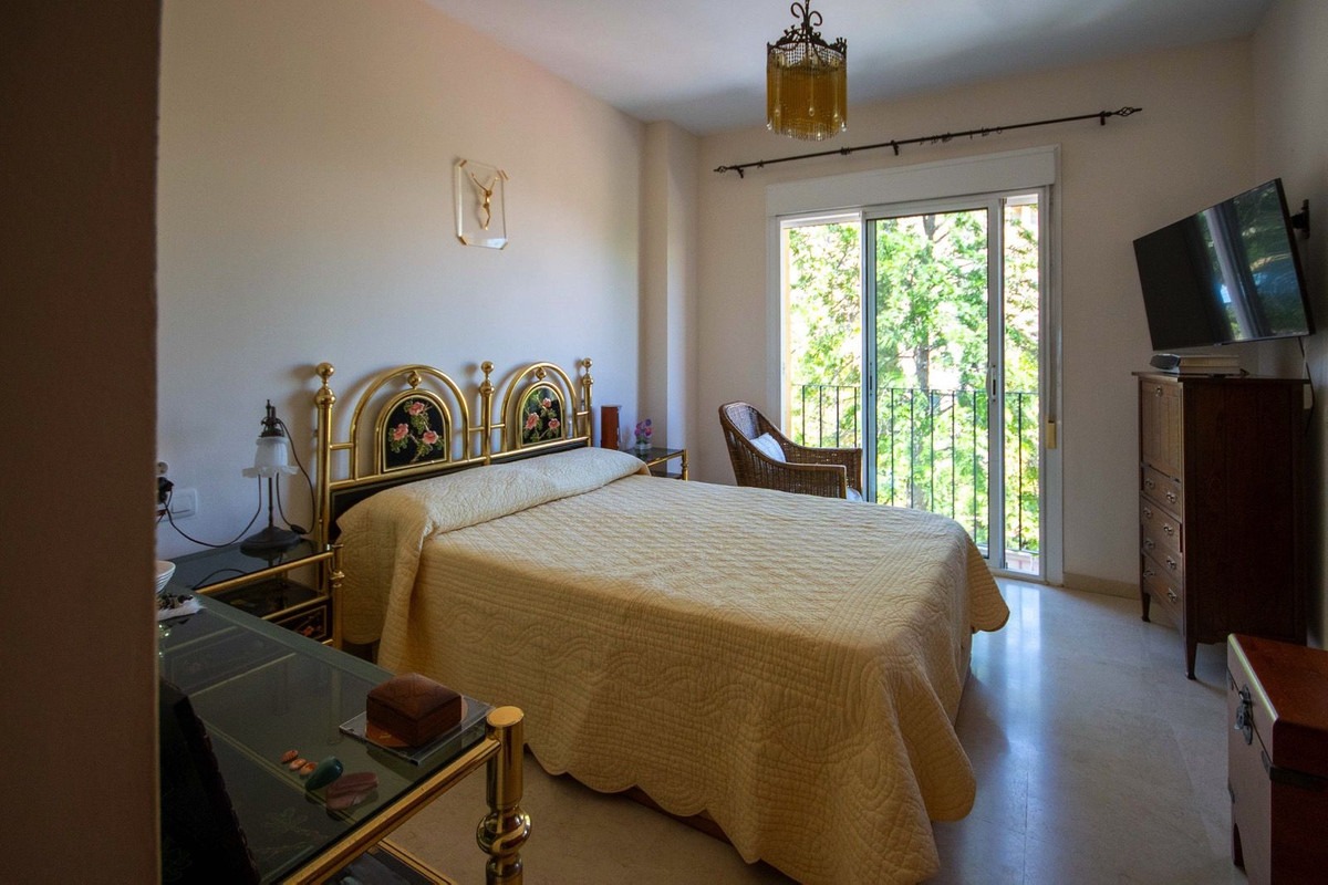 4 Bed Townhouse for sale in Estepona Costa Del Sol, Málaga, Spain