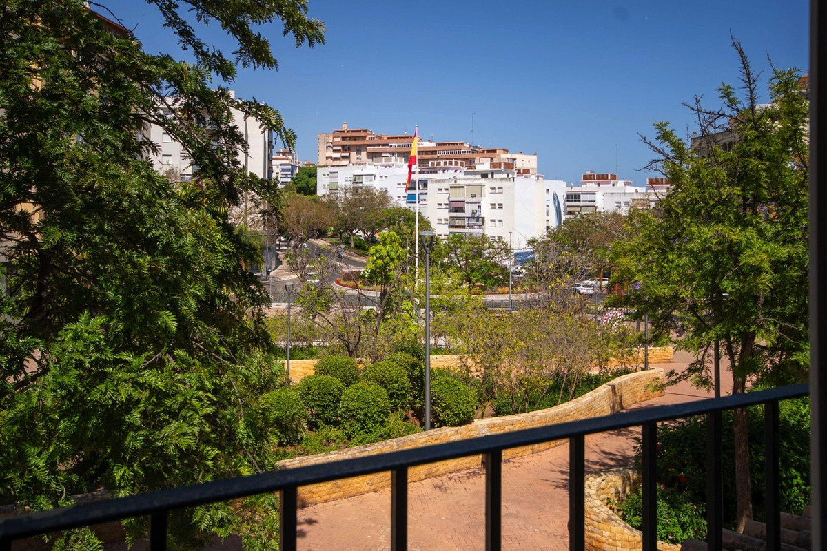4 Bed Townhouse for sale in Estepona Costa Del Sol, Málaga, Spain
