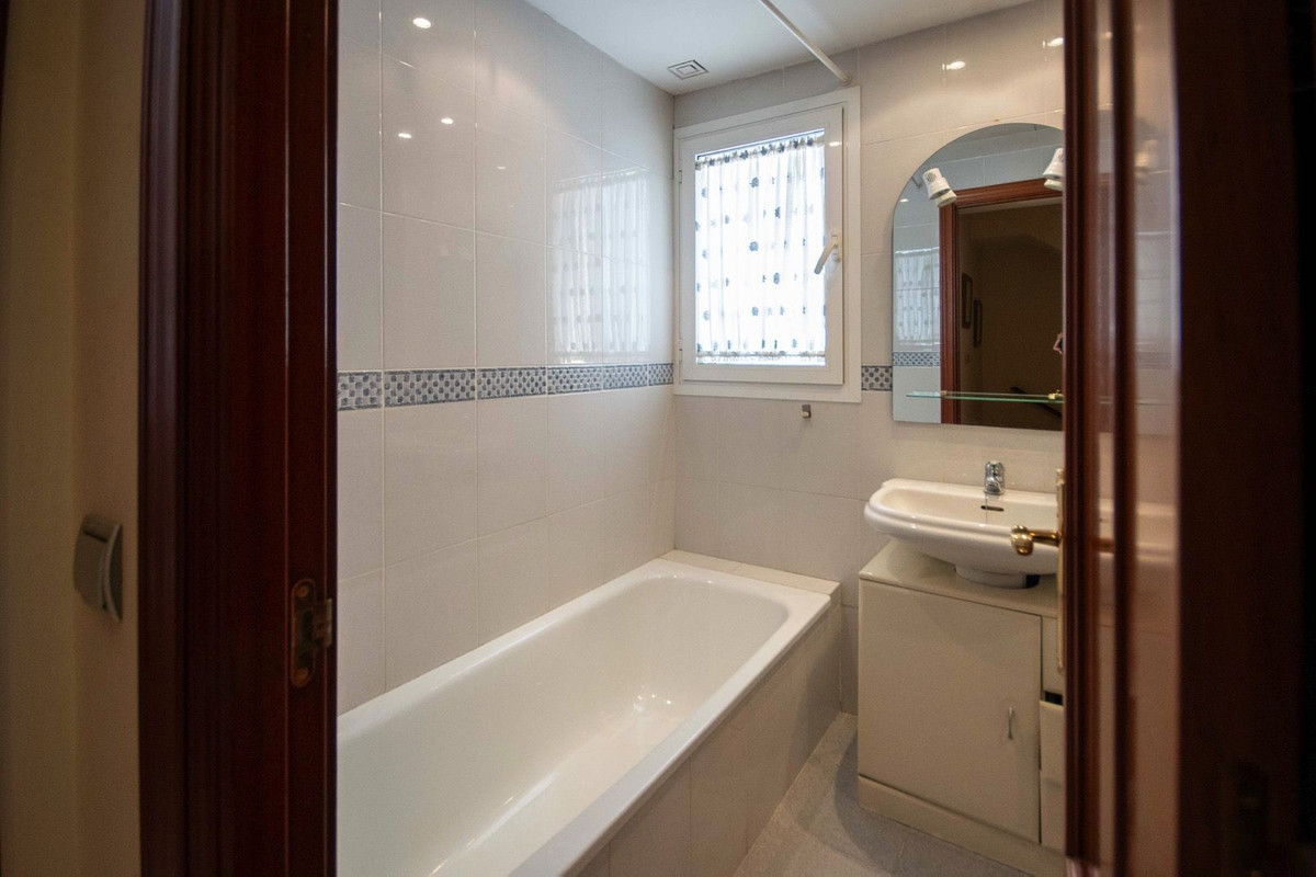 4 Bed Townhouse for sale in Estepona Costa Del Sol, Málaga, Spain