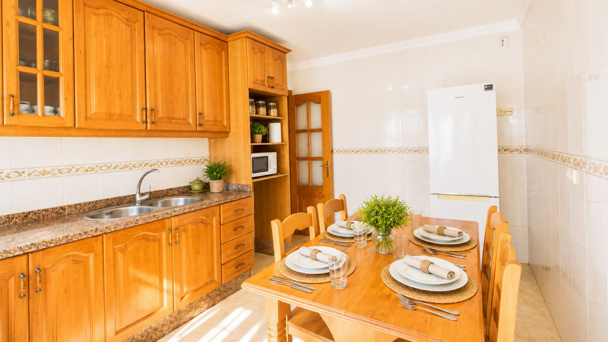 3 Bed Townhouse for sale in Estepona Costa Del Sol, Málaga, Spain