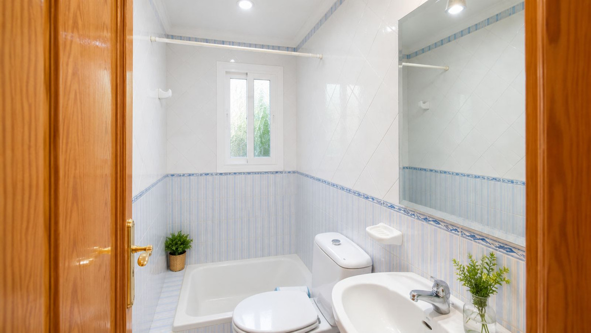 3 Bed Townhouse for sale in Estepona Costa Del Sol, Málaga, Spain
