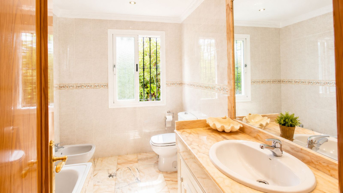 3 Bed Townhouse for sale in Estepona Costa Del Sol, Málaga, Spain