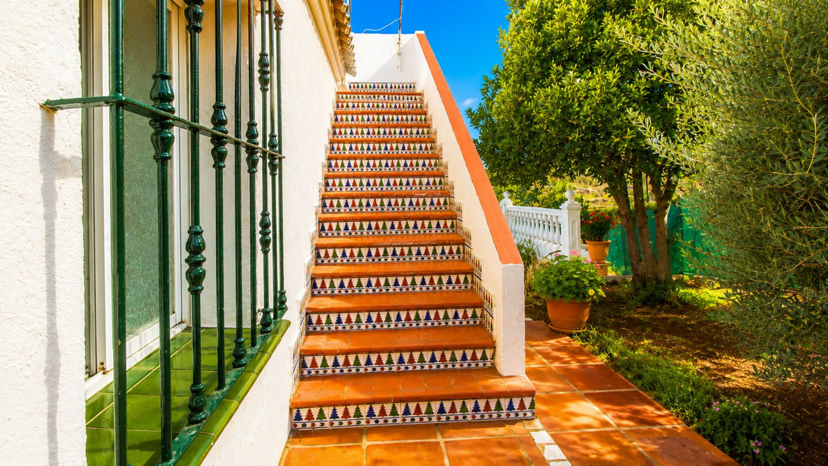 3 Bed Townhouse for sale in Estepona Costa Del Sol, Málaga, Spain
