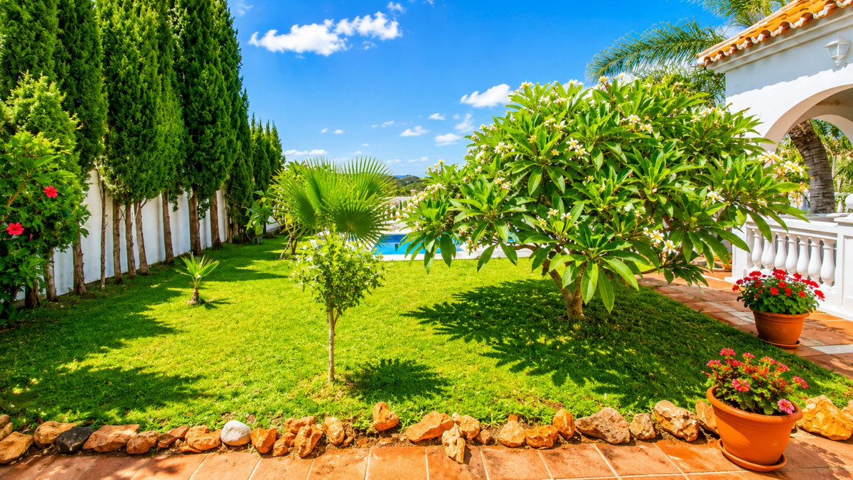 3 Bed Townhouse for sale in Estepona Costa Del Sol, Málaga, Spain