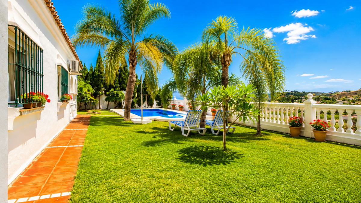 3 Bed Townhouse for sale in Estepona Costa Del Sol, Málaga, Spain