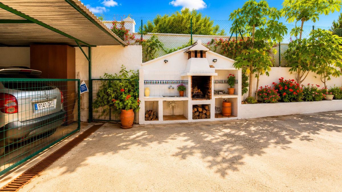 3 Bed Townhouse for sale in Estepona Costa Del Sol, Málaga, Spain
