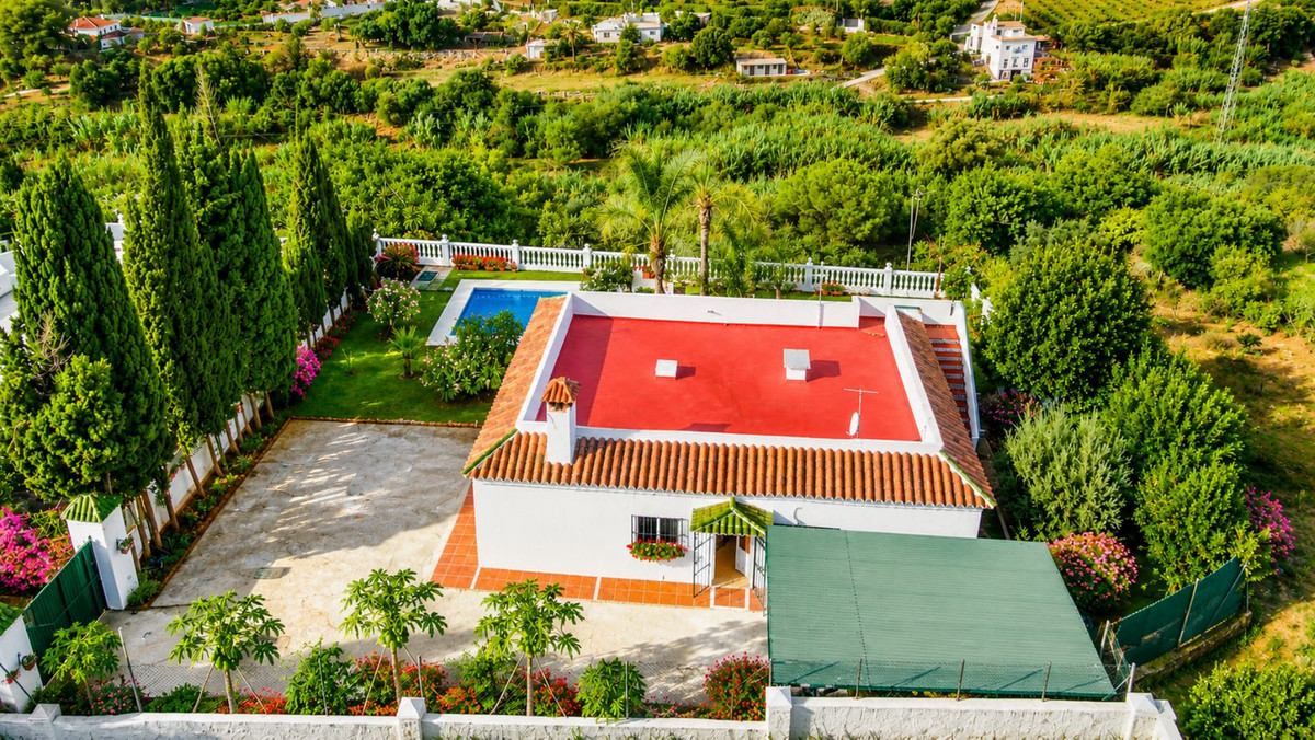 3 Bed Townhouse for sale in Estepona Costa Del Sol, Málaga, Spain