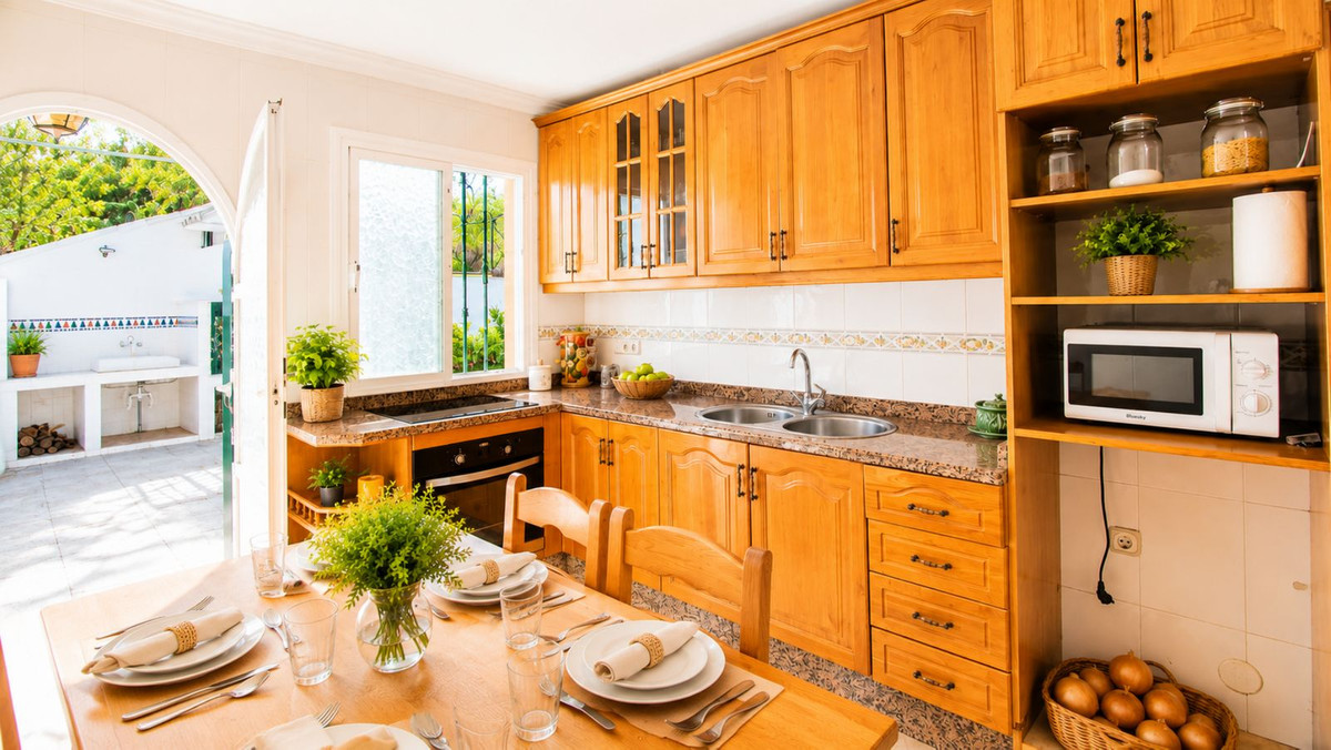 3 Bed Townhouse for sale in Estepona Costa Del Sol, Málaga, Spain