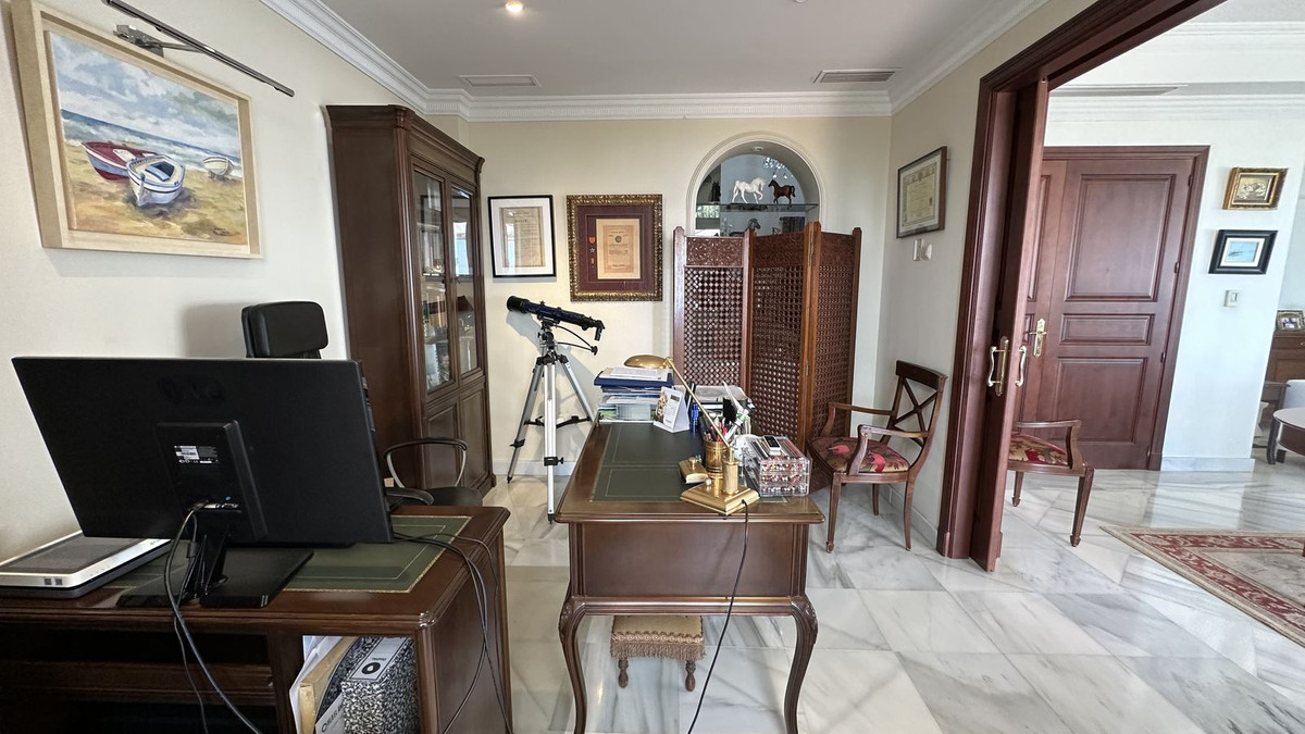 Se vende Villa - Chalet de 6 dormitorios en Costa Del Sol, Málaga, España