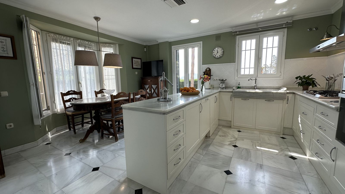 Se vende Villa - Chalet de 6 dormitorios en Costa Del Sol, Málaga, España