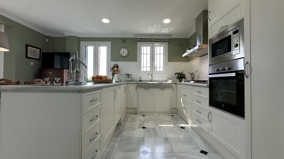 Se vende Villa - Chalet de 6 dormitorios en Costa Del Sol, Málaga, España