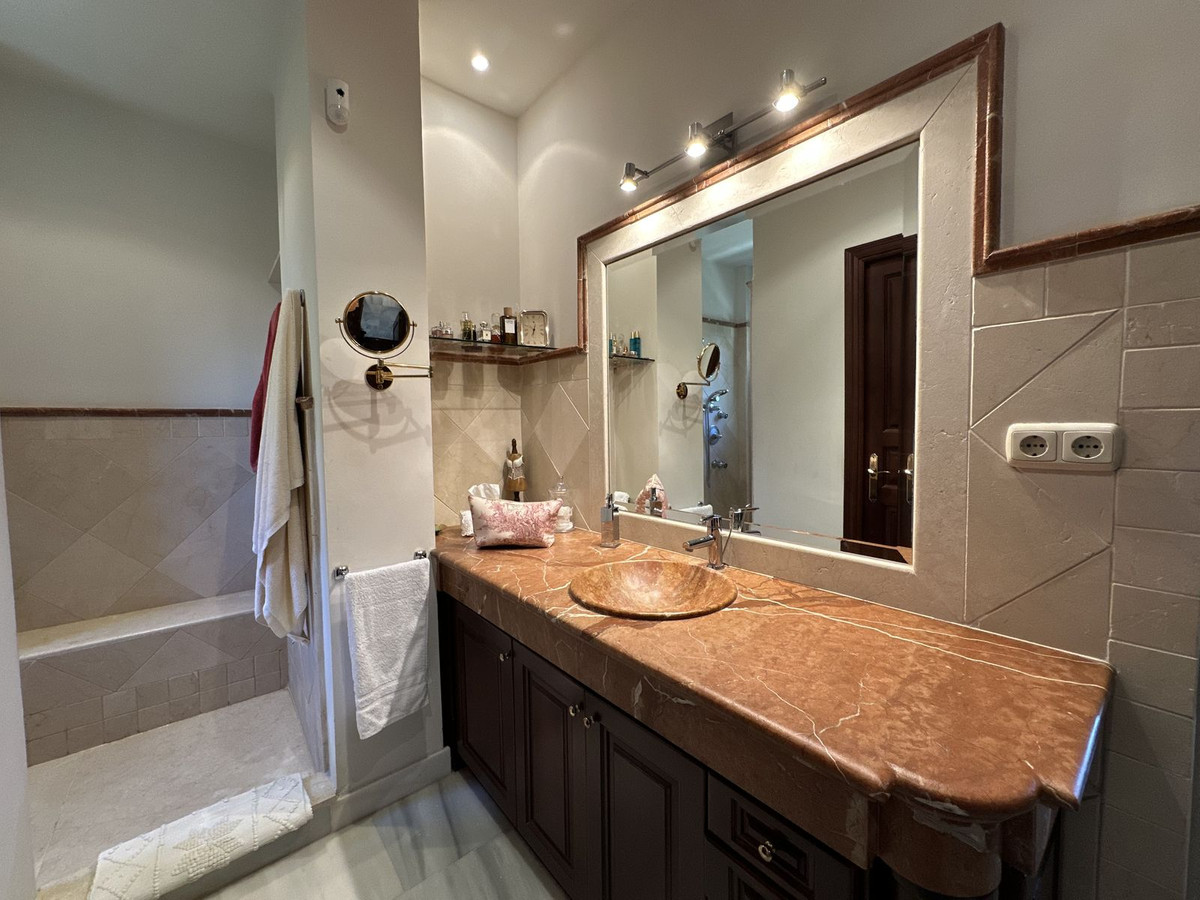 Se vende Villa - Chalet de 6 dormitorios en Costa Del Sol, Málaga, España