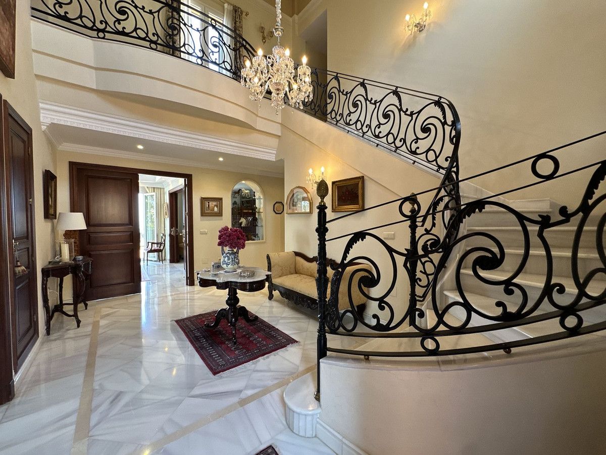 Se vende Villa - Chalet de 6 dormitorios en Costa Del Sol, Málaga, España