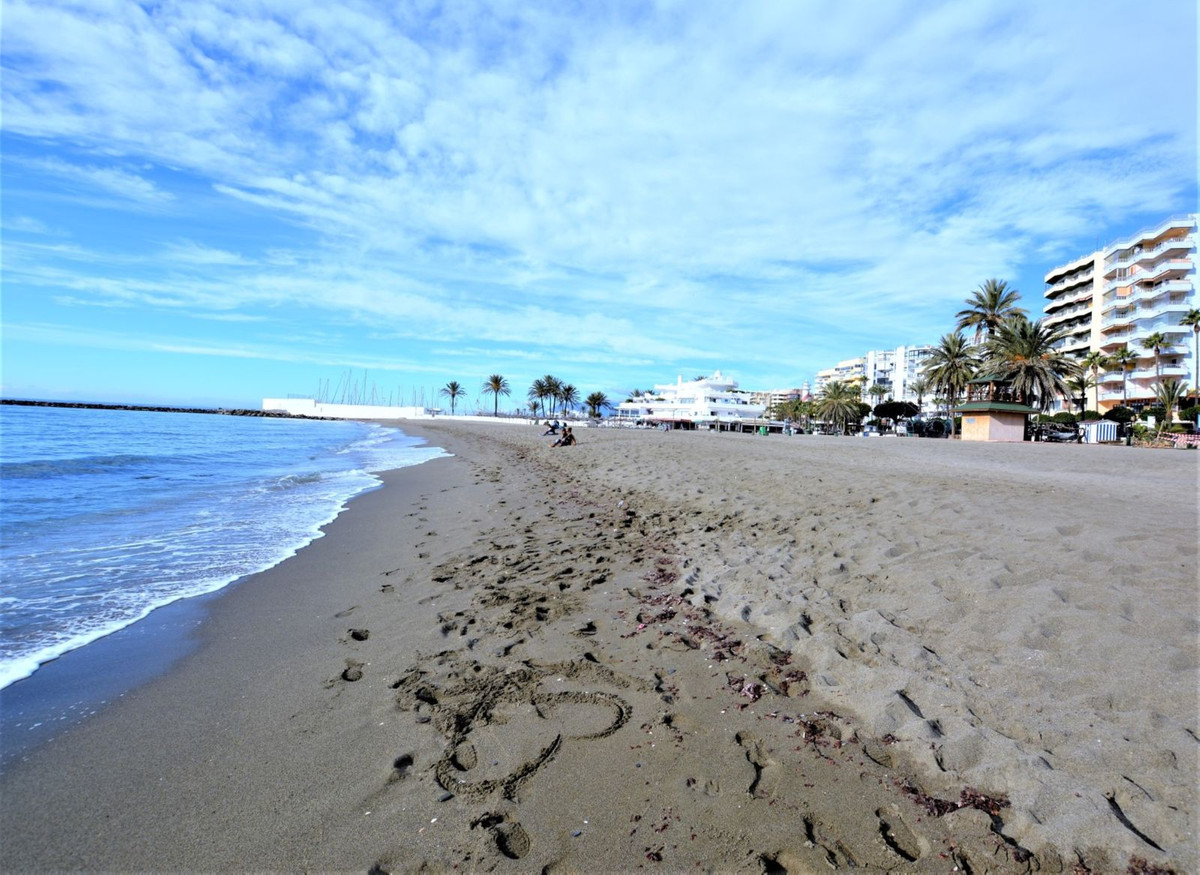 3 Bed Apartment for sale in Marbella Costa Del Sol, Málaga, Spain