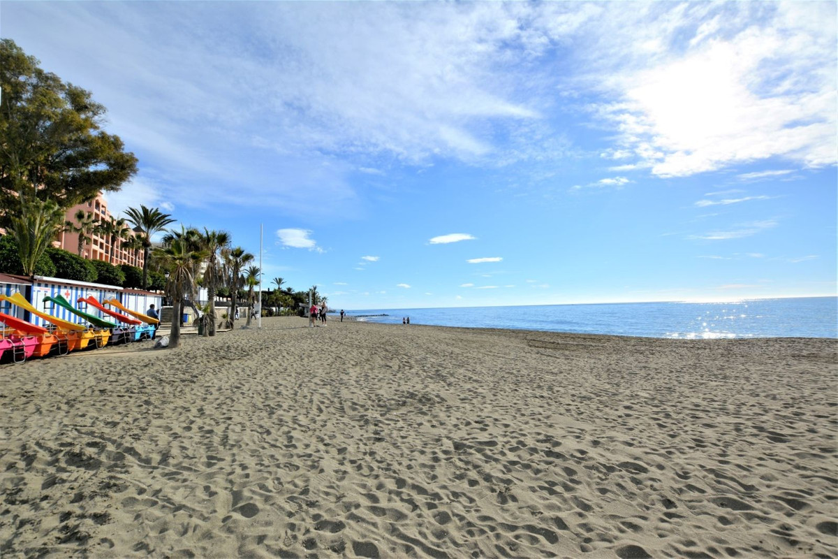 3 Bed Apartment for sale in Marbella Costa Del Sol, Málaga, Spain