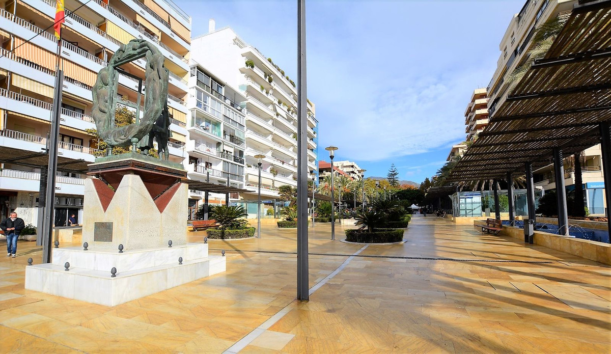 3 Bed Apartment for sale in Marbella Costa Del Sol, Málaga, Spain