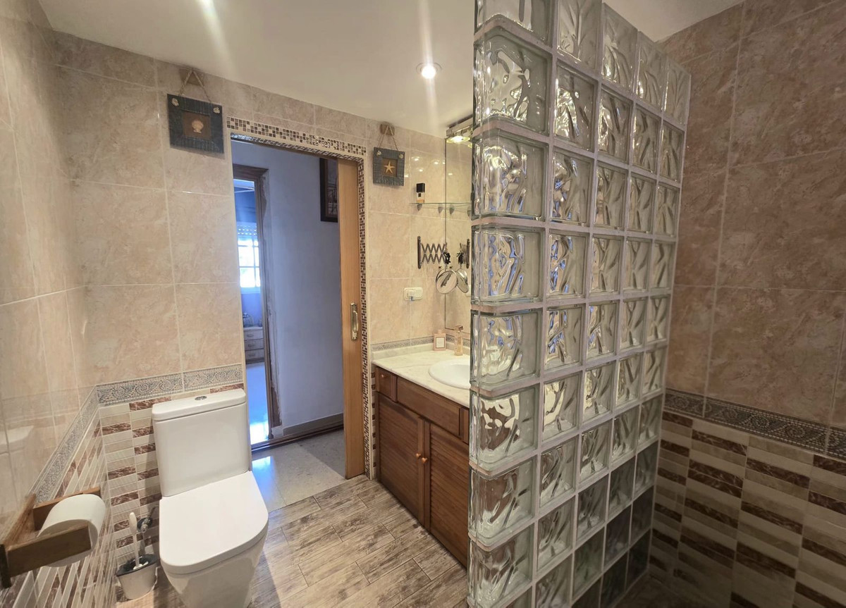 Se vende Apartamento Planta Media de 3 dormitorios en Costa Del Sol, Málaga, España