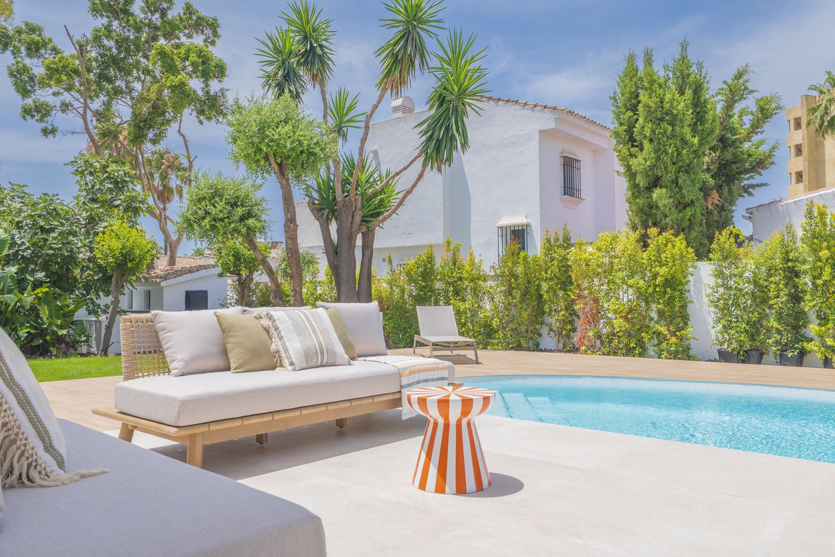 4 Bed Townhouse for sale in Atalaya Costa Del Sol, Málaga, Spain