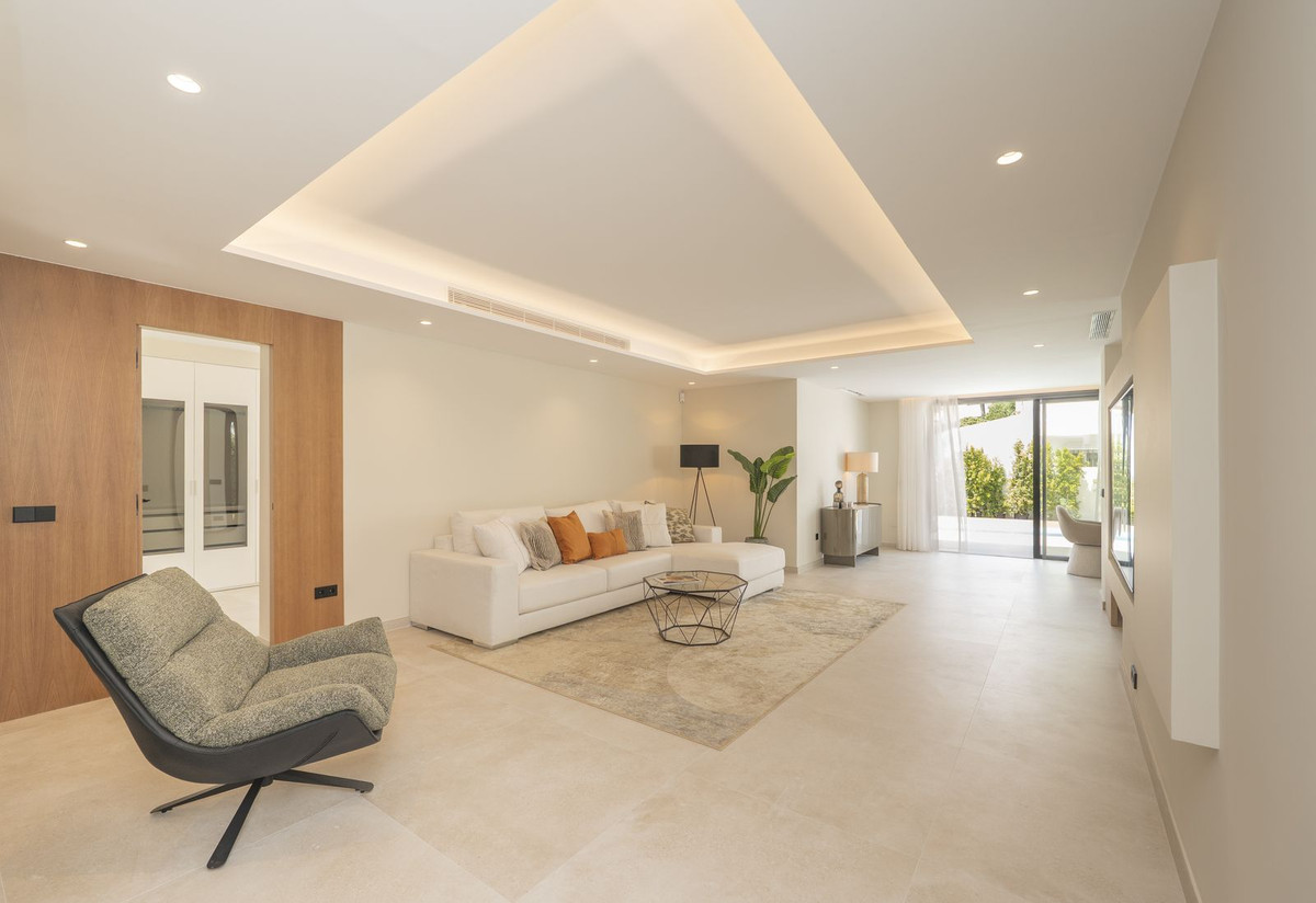4 Bed Townhouse for sale in Atalaya Costa Del Sol, Málaga, Spain