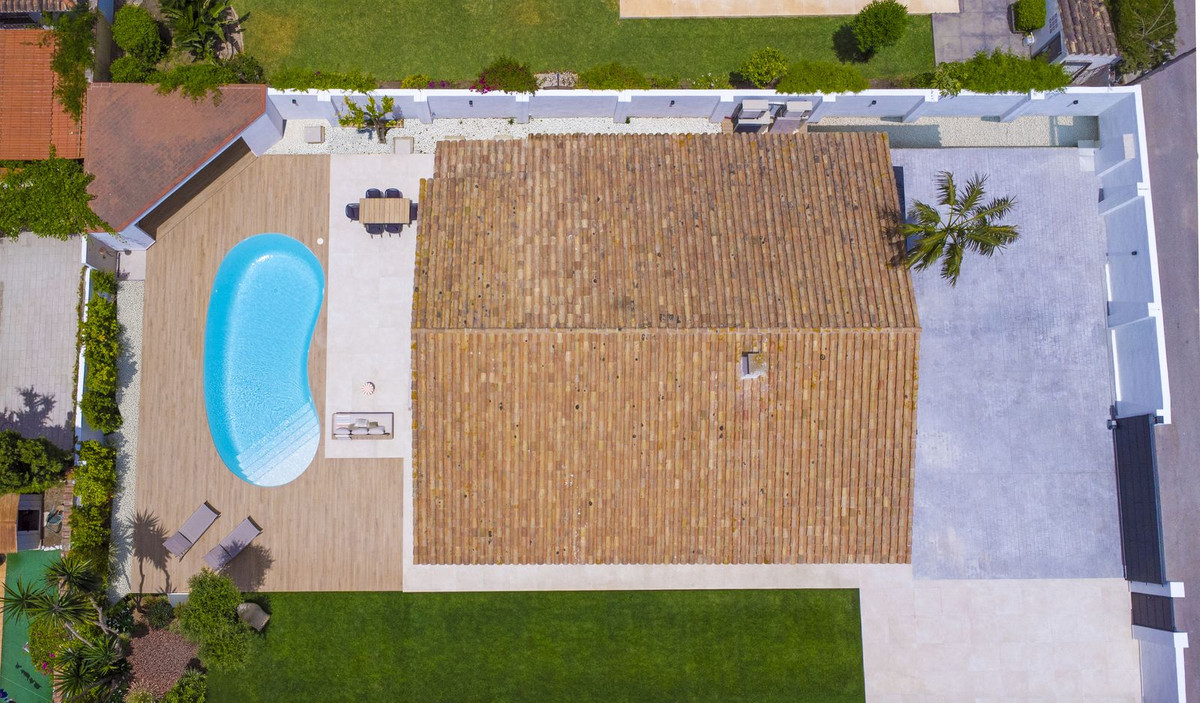 4 Bed Townhouse for sale in Atalaya Costa Del Sol, Málaga, Spain