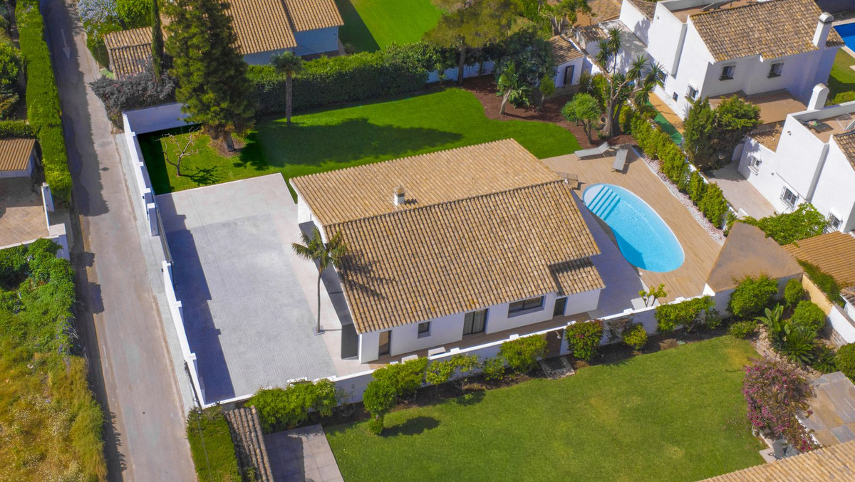 4 Bed Townhouse for sale in Atalaya Costa Del Sol, Málaga, Spain