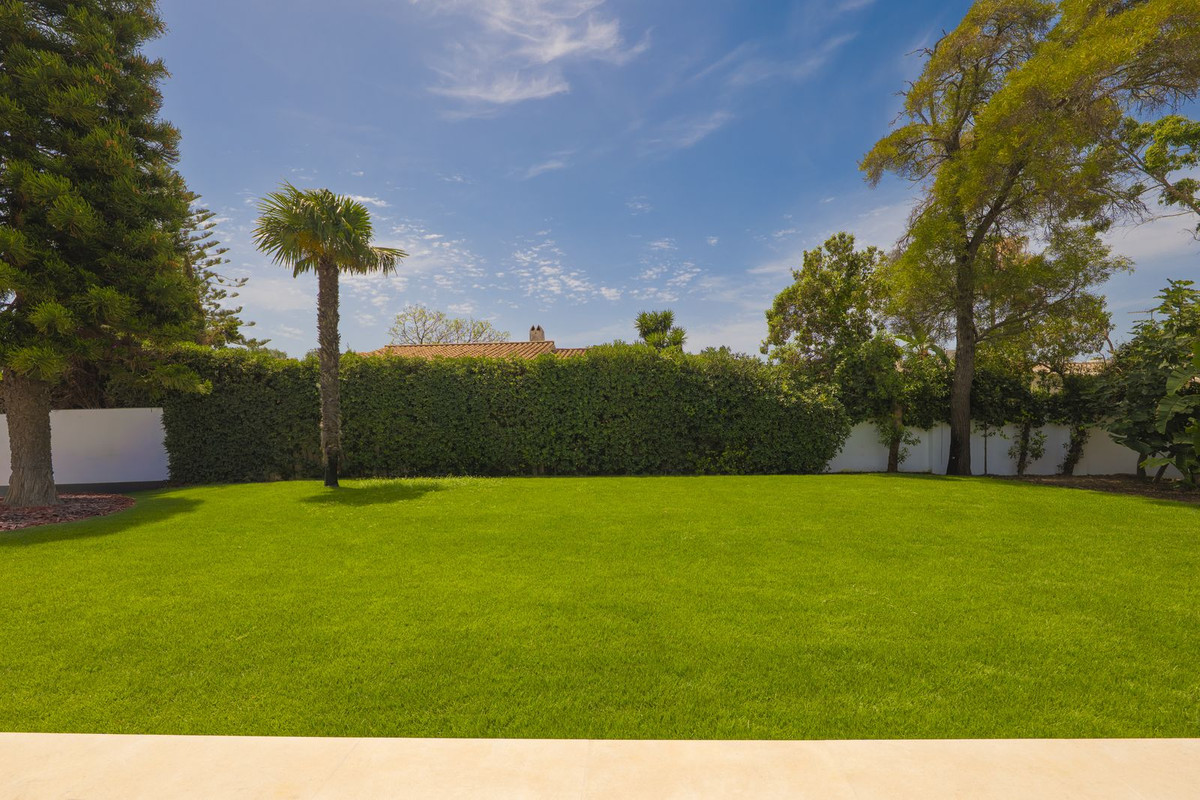 4 Bed Townhouse for sale in Atalaya Costa Del Sol, Málaga, Spain