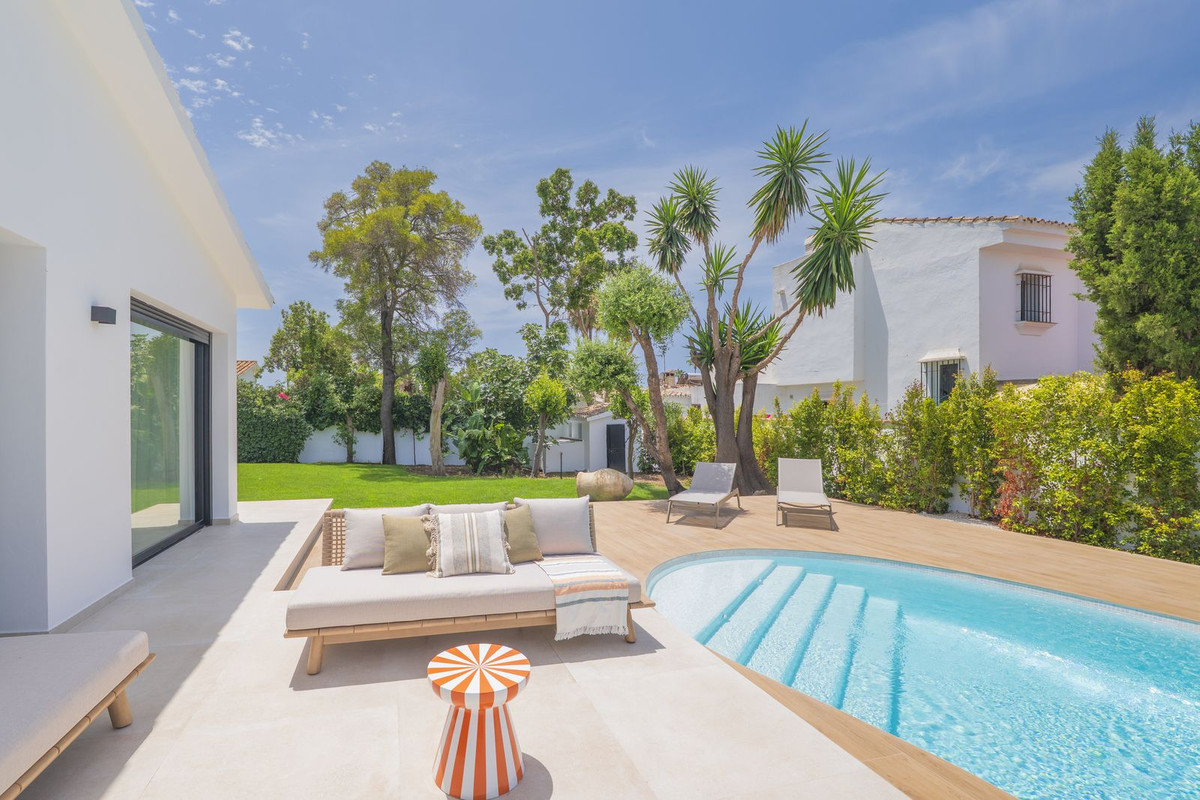 4 Bed Townhouse for sale in Atalaya Costa Del Sol, Málaga, Spain