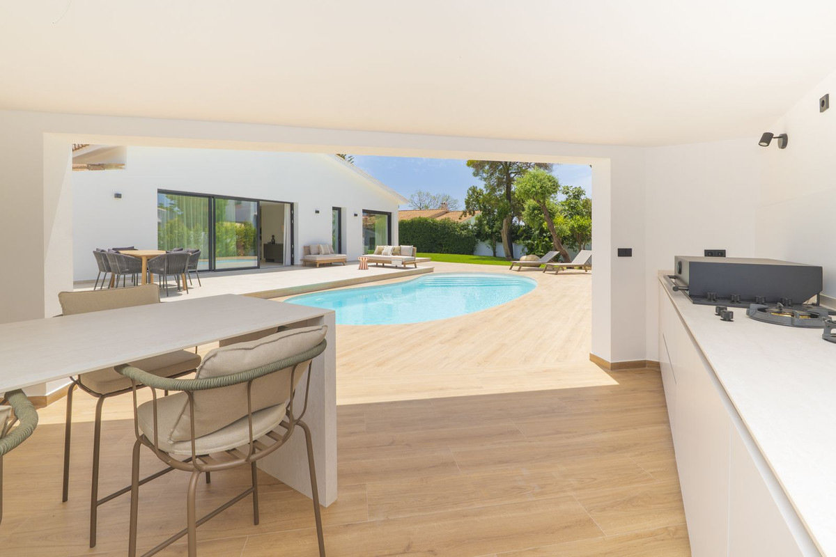 4 Bed Townhouse for sale in Atalaya Costa Del Sol, Málaga, Spain
