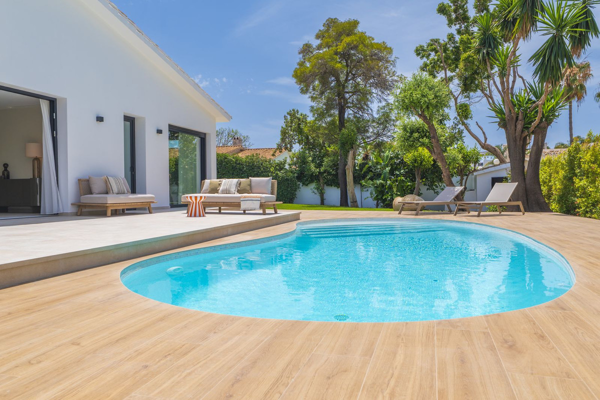 4 Bed Townhouse for sale in Atalaya Costa Del Sol, Málaga, Spain