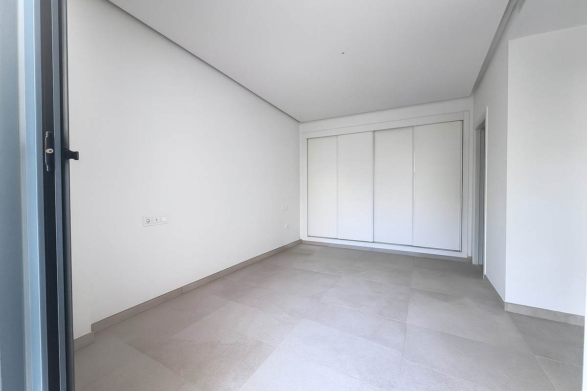 3 Bed Apartment for sale in La Quinta Costa Del Sol, Málaga, Spain