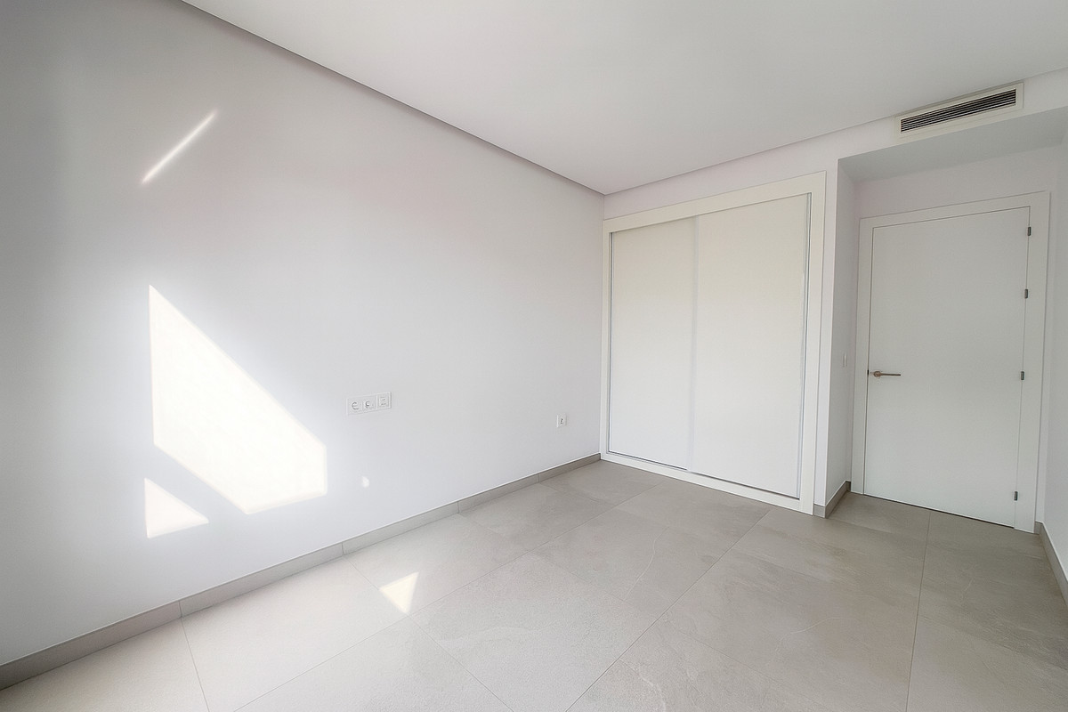 3 Bed Apartment for sale in La Quinta Costa Del Sol, Málaga, Spain