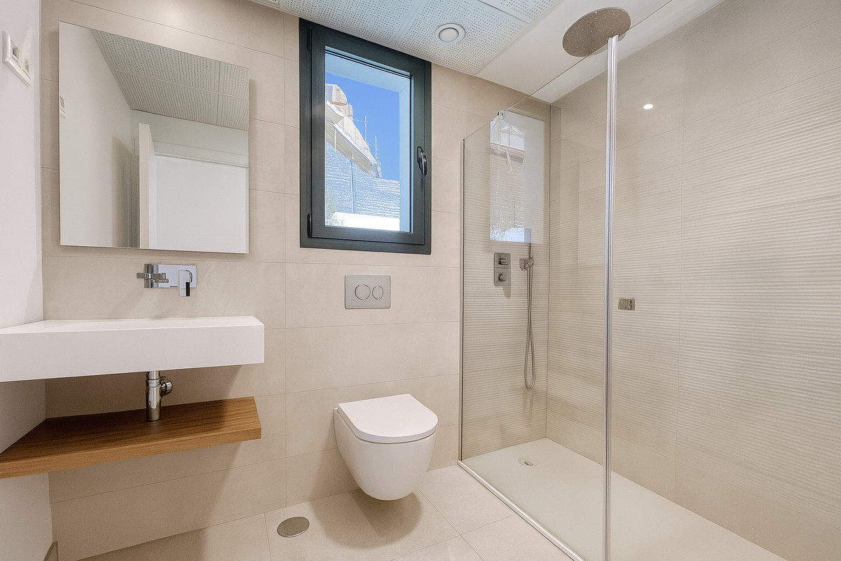 3 Bed Apartment for sale in La Quinta Costa Del Sol, Málaga, Spain