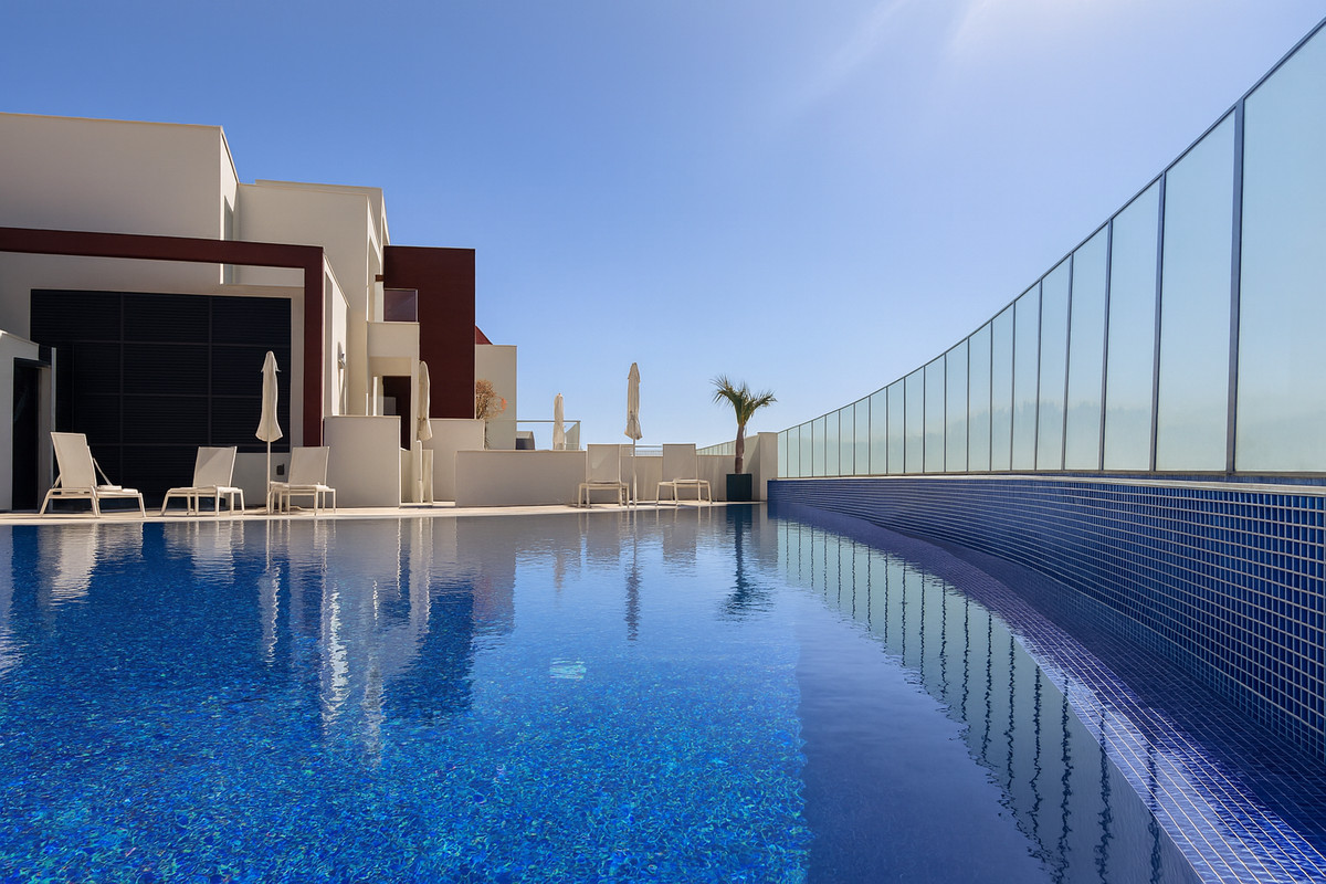 3 Bed Apartment for sale in La Quinta Costa Del Sol, Málaga, Spain