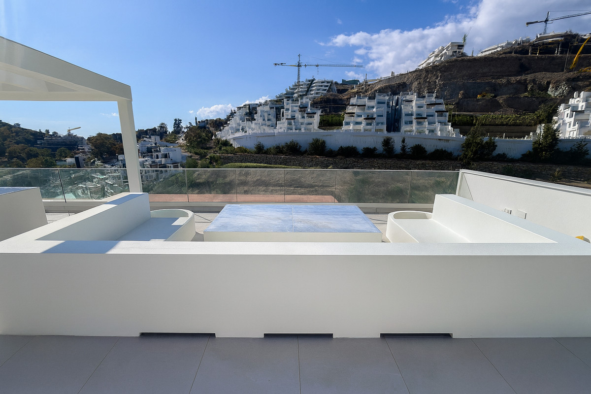 3 Bed Apartment for sale in La Quinta Costa Del Sol, Málaga, Spain