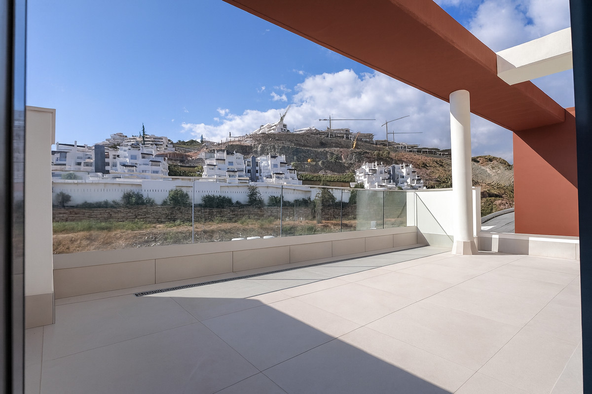 3 Bed Apartment for sale in La Quinta Costa Del Sol, Málaga, Spain
