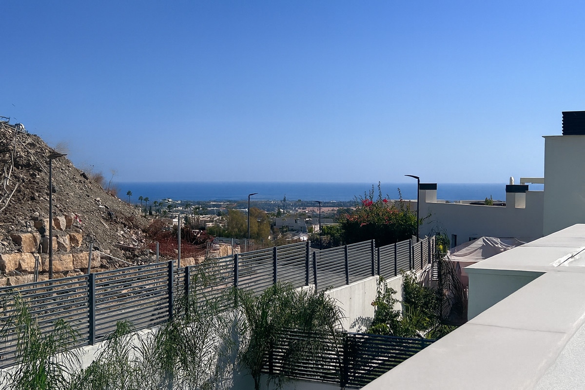 3 Bed Apartment for sale in La Quinta Costa Del Sol, Málaga, Spain
