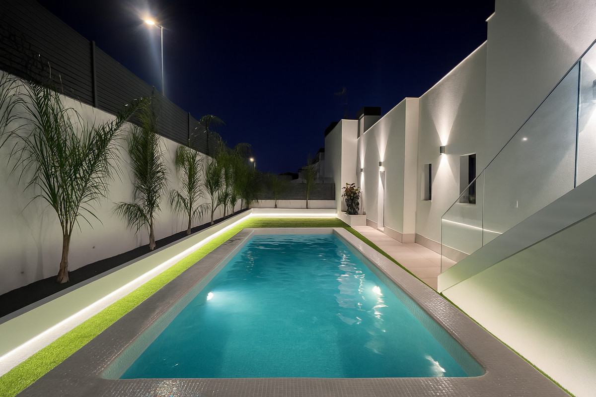3 Bed Apartment for sale in La Quinta Costa Del Sol, Málaga, Spain