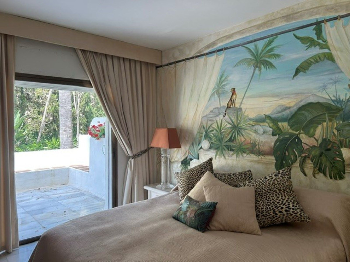 3 Bed Apartment for sale in Puerto Banús Costa Del Sol, Málaga, Spain