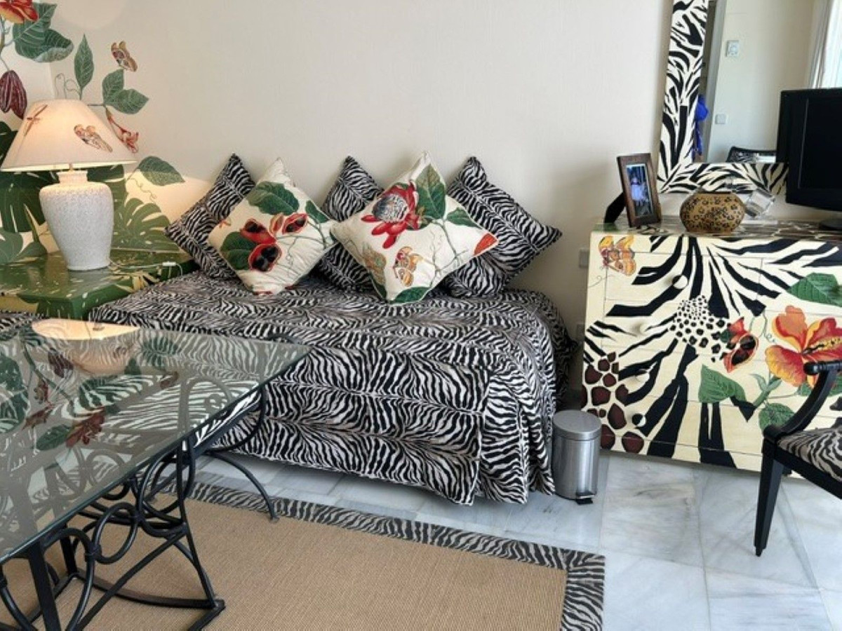 3 Bed Apartment for sale in Puerto Banús Costa Del Sol, Málaga, Spain