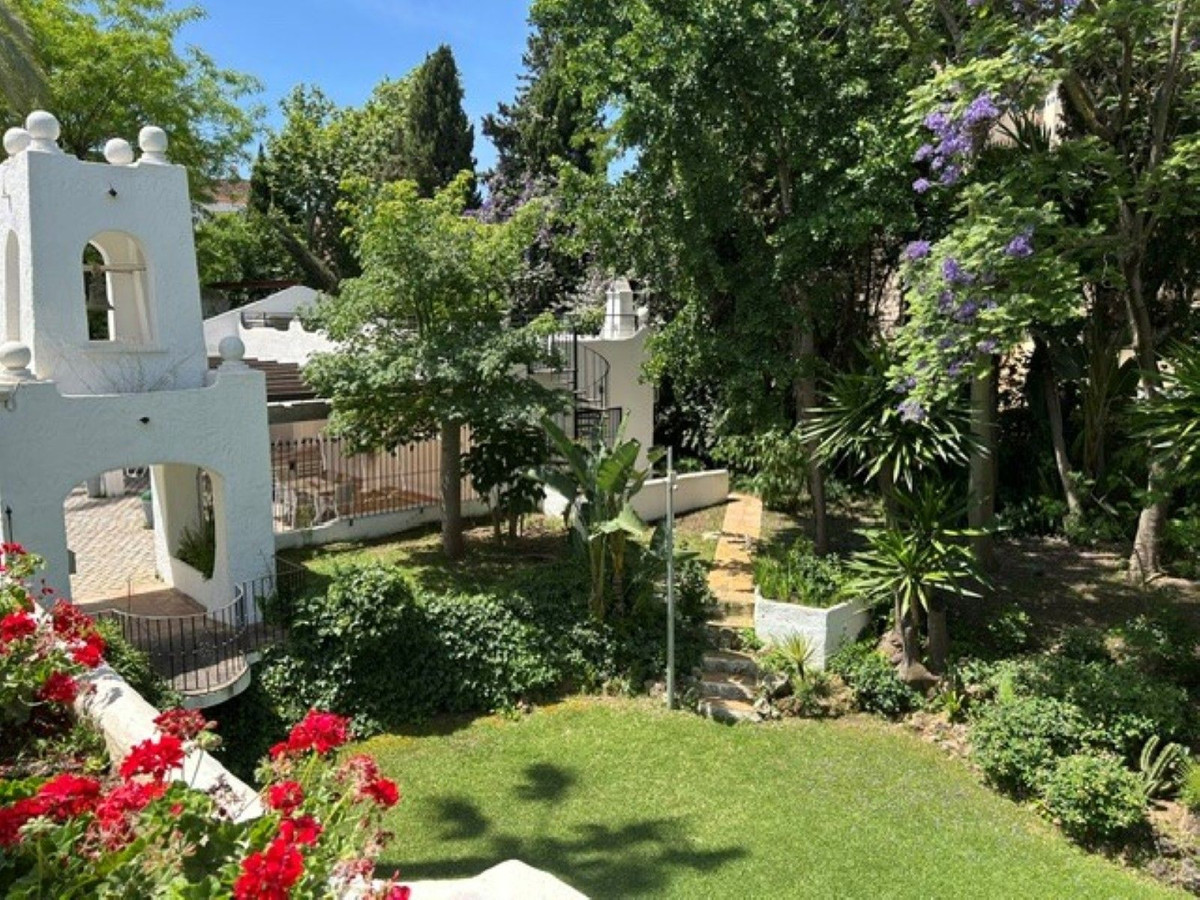 3 Bed Apartment for sale in Puerto Banús Costa Del Sol, Málaga, Spain