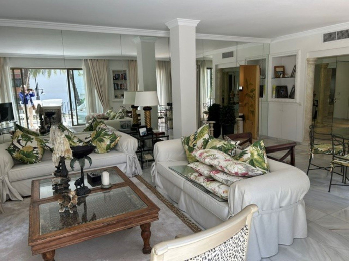 3 Bed Apartment for sale in Puerto Banús Costa Del Sol, Málaga, Spain