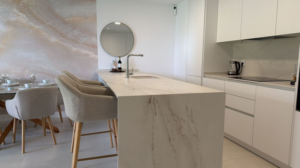 2 Bed Apartment for sale in Fuengirola Costa Del Sol, Málaga, Spain