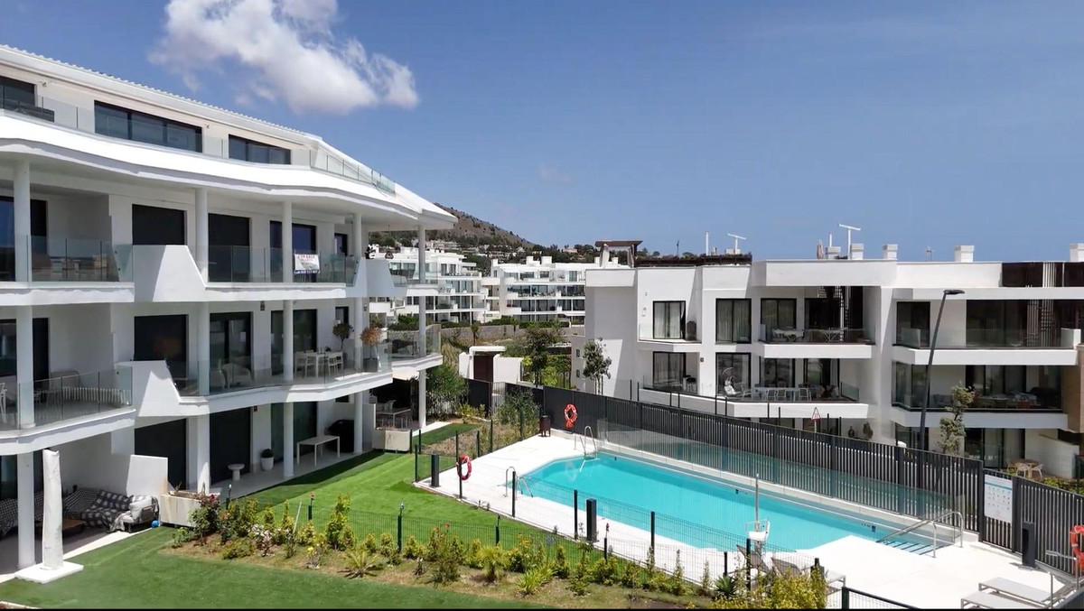 2 Bed Apartment for sale in Fuengirola Costa Del Sol, Málaga, Spain